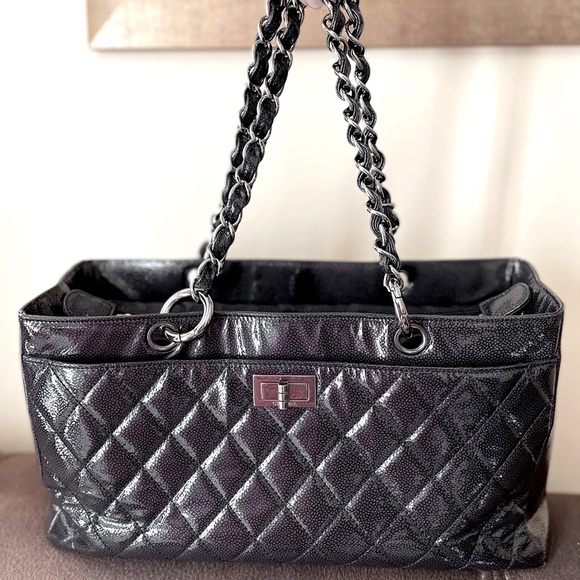 ‼️SOLD‼️CHANEL 2.55 reissue glazed caviar quilted diamond shine tote - Picture 4 of 16